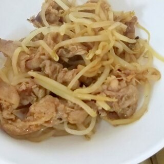 簡単豚の生姜焼き風たっぷりもやし炒め